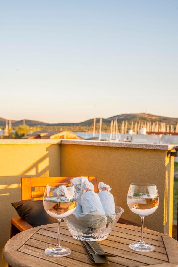 Charming Tale Apartments Modun19 Pirovac Luaran gambar