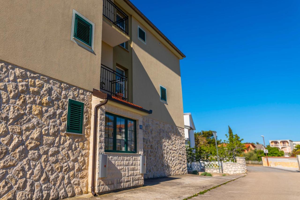 Charming Tale Apartments Modun19 Pirovac Luaran gambar