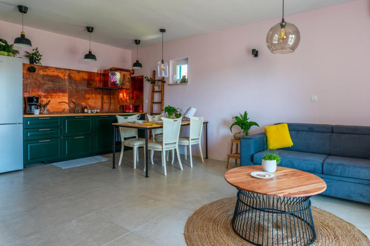 Charming Tale Apartments Modun19 Pirovac Luaran gambar