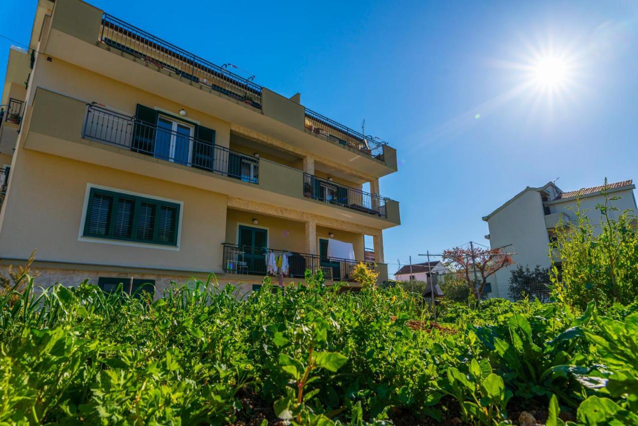 Charming Tale Apartments Modun19 Pirovac Luaran gambar